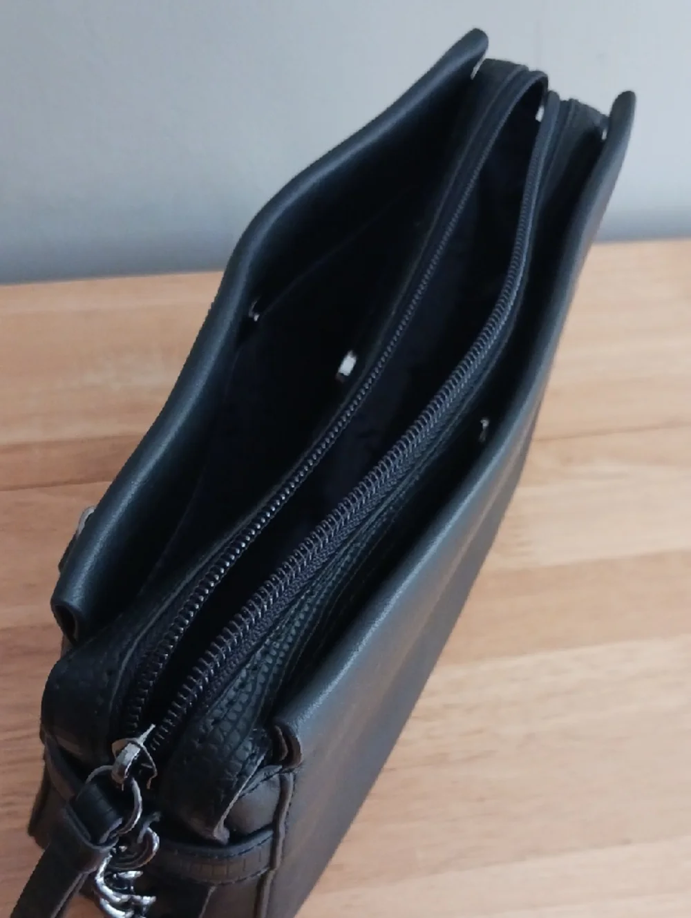 Simply Vera Black Sintra Crossbody Bag